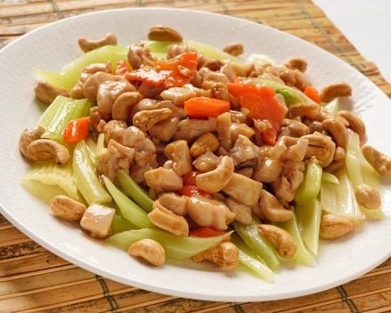 27. Diced Chicken with Cashew Nut 腰果雞丁